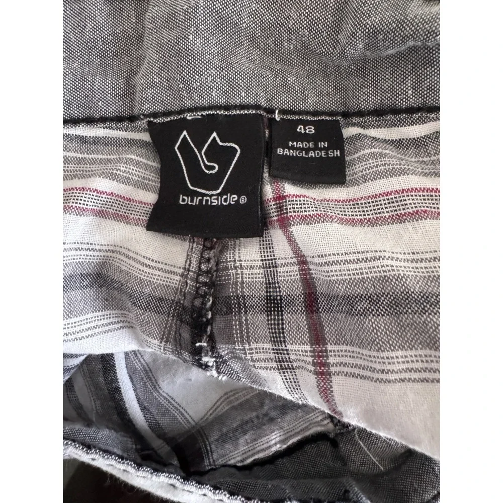 BURNSIDE Men's Plaid Cargo Multi Pockets Casual White Black Red Shorts-Size 48